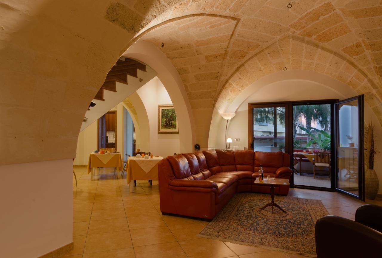 B&B L'Antica Rimessa Lecce Exterior foto